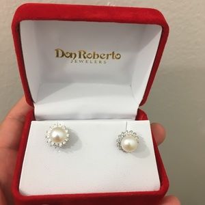 Pearl ear rings